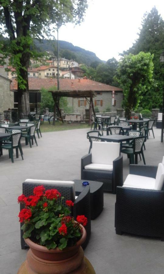 La Foresta Albergo Ristorante Pizzeria Бадья-Праталья Экстерьер фото